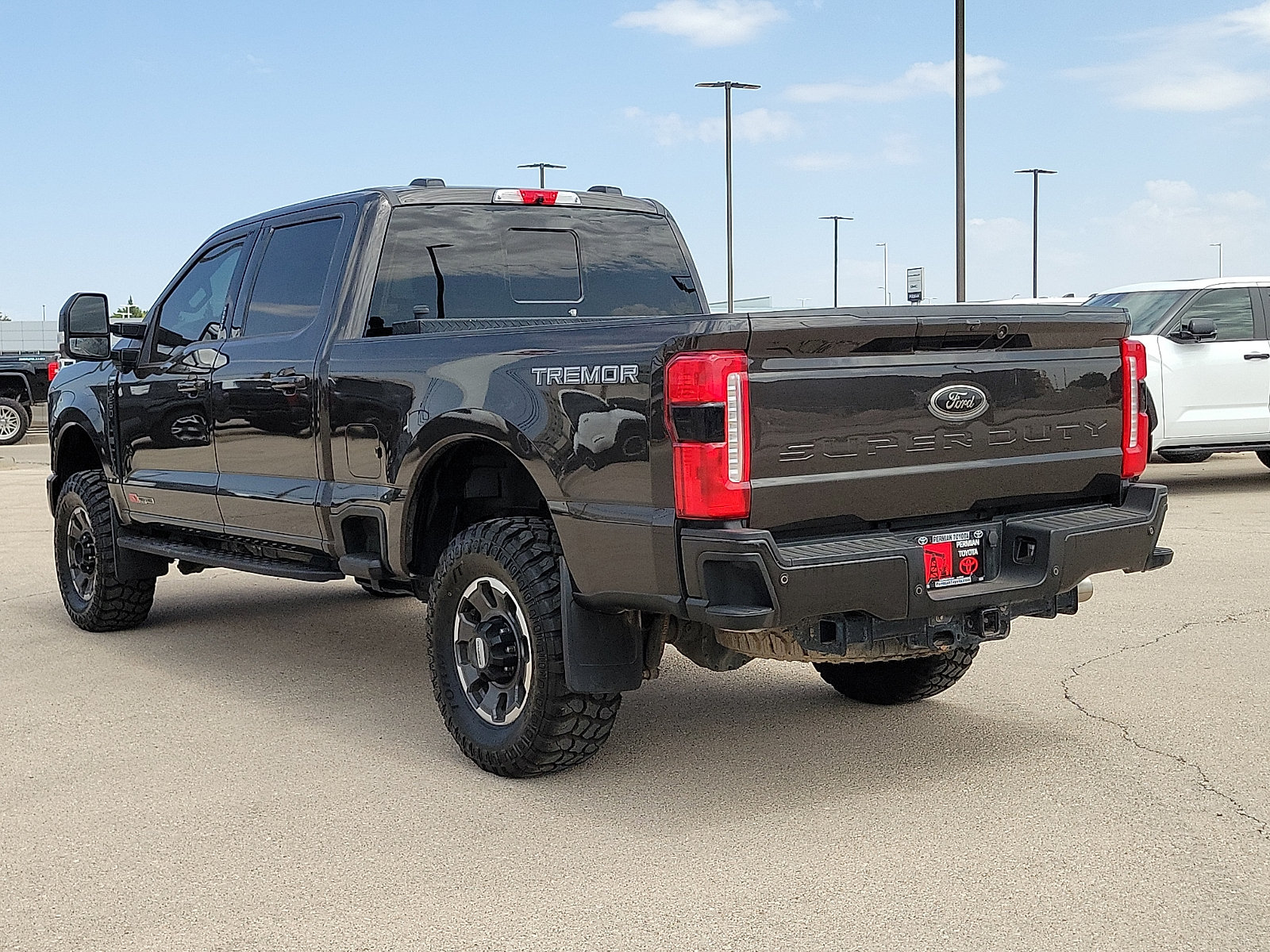 Used 2024 Ford F250 Lariat w/ Lariat Ultimate Package AWD/4WD image 3