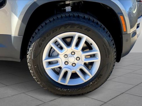 New 2025 Land Rover Defender 90 S image 10