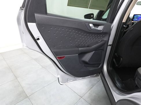 Used 2020 Ford Escape SE image 23