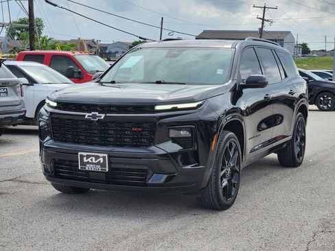 Used 2024 Chevrolet Traverse RS FWD image 3