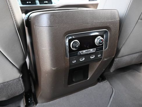 Used 2023 GMC Yukon SLT RWD image 19