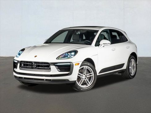 Used 2025 Porsche Macan AWD/4WD image 1