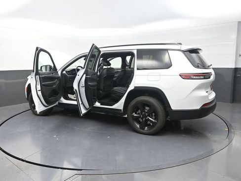 Used 2025 Jeep Grand Cherokee L Limited w/ Black Appearance Package AWD/4WD image 43