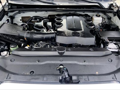Used 2022 Toyota 4Runner SR5 AWD/4WD image 31