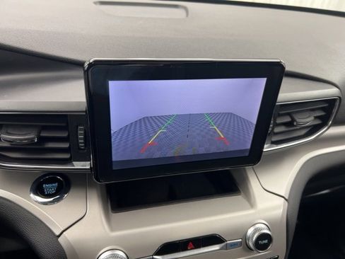 Used 2022 Ford Explorer XLT w/ Equipment Group 202A image 19