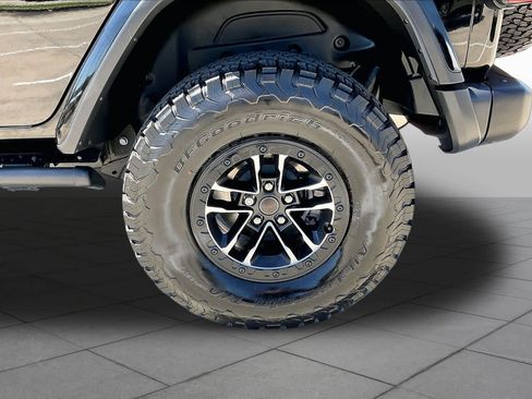 Used 2025 Jeep Wrangler Unlimited Rubicon AWD/4WD image 10