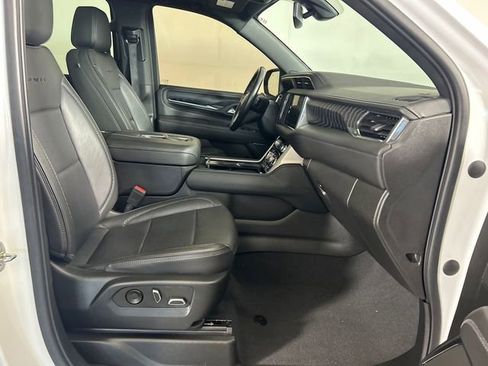 Used 2022 GMC Yukon XL Denali AWD/4WD image 28