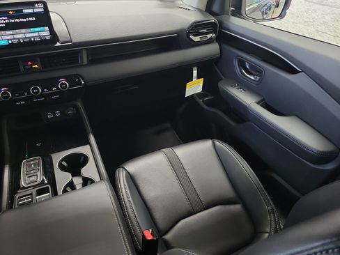 Certified 2025 Honda Pilot EX-L image 17