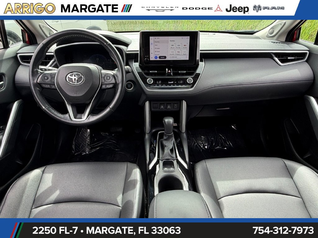 Used 2023 Toyota Corolla Cross XLE w/ Convenience Package FWD image 13