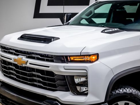 Used 2024 Chevrolet Silverado 2500 Custom w/ Custom Value Package AWD/4WD image 22
