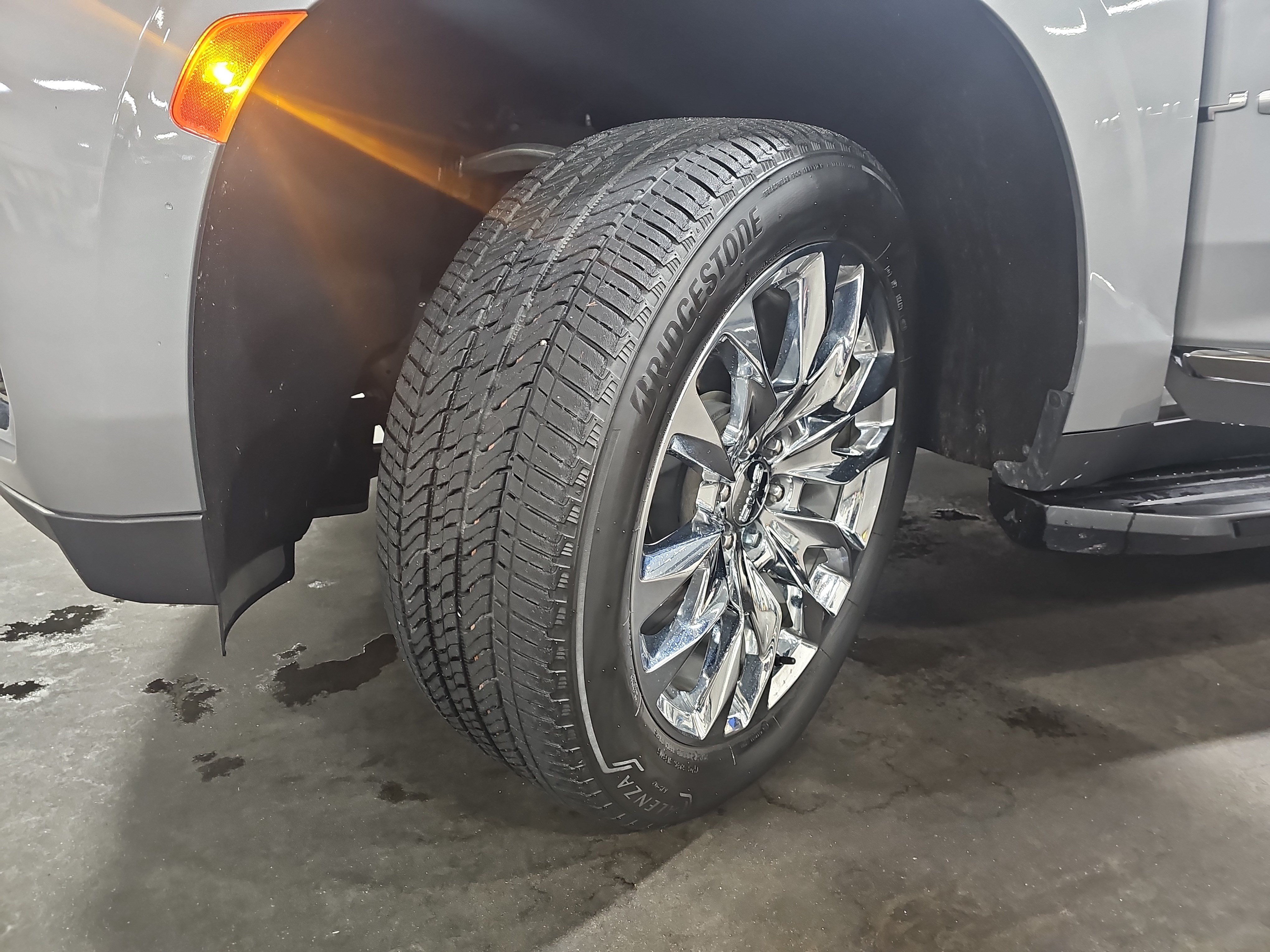 Used 2024 GMC Yukon SLT w/ SLT Luxury Package AWD/4WD image 33