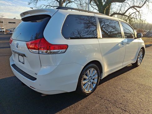 Used 2014 Toyota Sienna Limited image 6