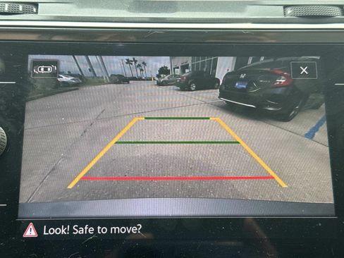 Used 2021 Volkswagen Tiguan SE w/ Panoramic Sunroof Package FWD image 26