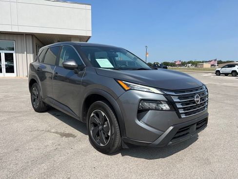 Used 2024 Nissan Rogue SV AWD/4WD image 7