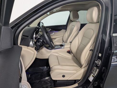 Used 2021 Mercedes-Benz GLC 300 4MATIC image 11