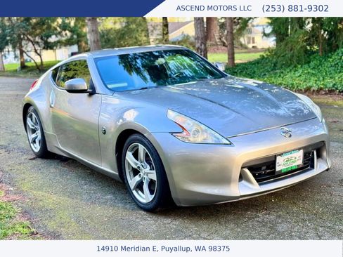 Used 2010 Nissan 370Z Touring RWD image 7