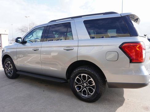 Used 2024 Ford Expedition XLT image 4