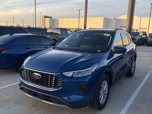 Used 2023 Ford Escape Active w/ Tech Pack #2 image 1