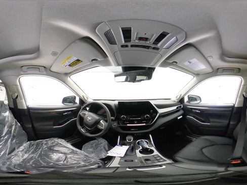 New 2026 Toyota Highlander Platinum AWD/4WD image 33