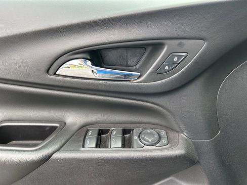 Used 2019 Chevrolet Equinox LT FWD image 17