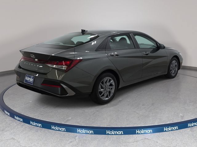 Used 2024 Hyundai Elantra SEL FWD image 6