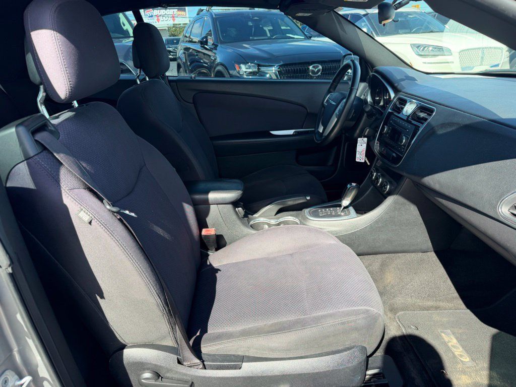 Used 2013 Chrysler 200 Touring FWD image 19