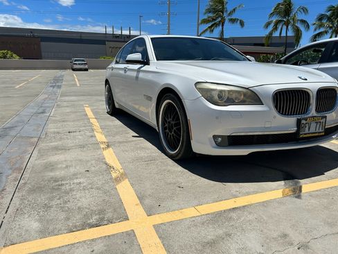 Used 2011 BMW 740i image 3