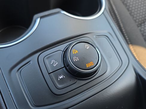 Used 2024 GMC Terrain SLE image 31