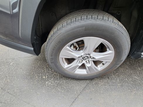 Certified 2025 Toyota RAV4 LE AWD/4WD image 27