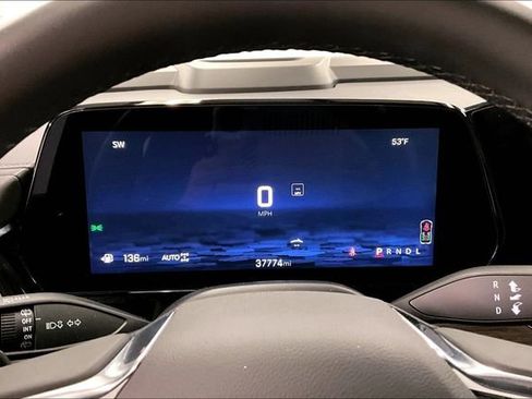 Used 2025 Chevrolet Suburban Z71 image 29