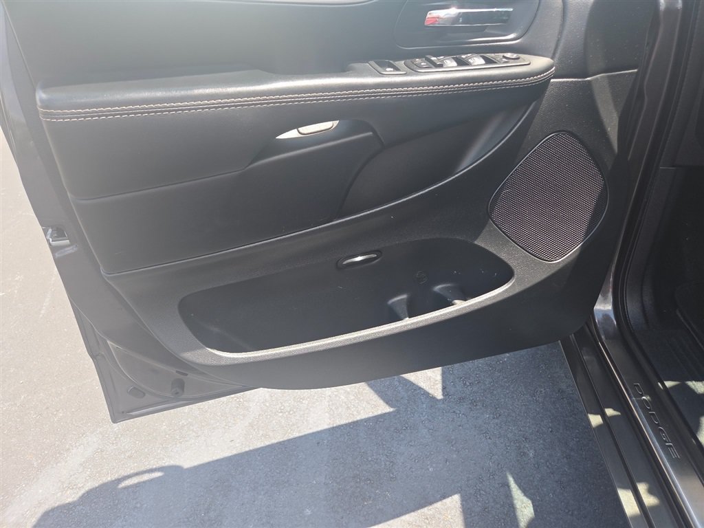 Used 2015 Dodge Grand Caravan SXT w/ Blacktop Package FWD image 16