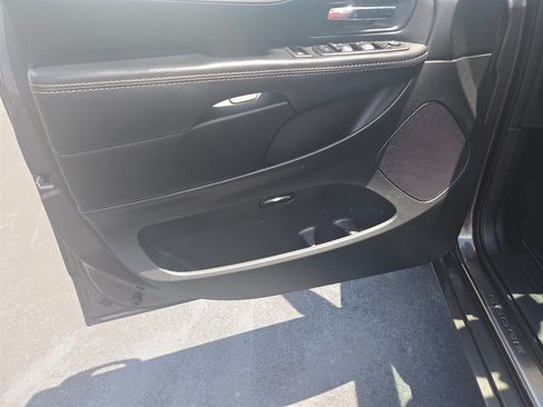 Used 2015 Dodge Grand Caravan SXT w/ Blacktop Package FWD image 16