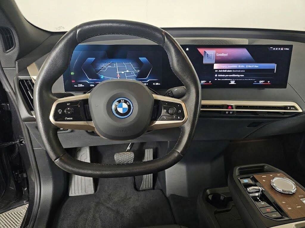 Used 2023 BMW iX xDrive50 w/ Ultimate Package 2 AWD/4WD image 9