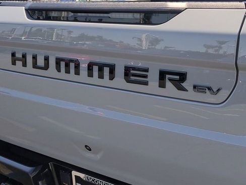 Certified 2025 GMC Hummer EV 3X w/ LPO, Dark Essentials Package AWD/4WD image 30
