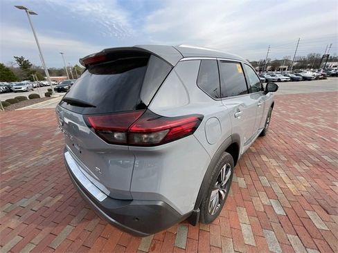 Used 2023 Nissan Rogue SL w/ SL Premium Package image 16