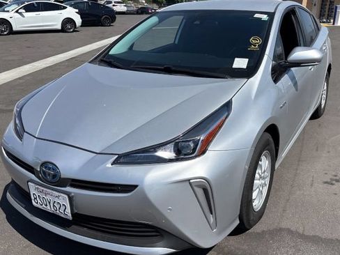 Used 2020 Toyota Prius LE w/ Carpet Mat Package FWD image 2