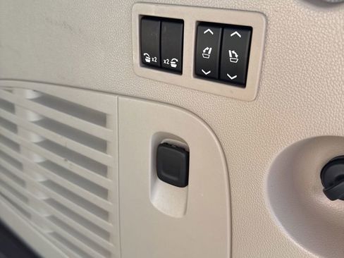 Used 2019 Cadillac Escalade ESV Premium Luxury image 32