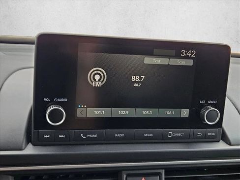 Used 2024 Honda Pilot Sport image 12