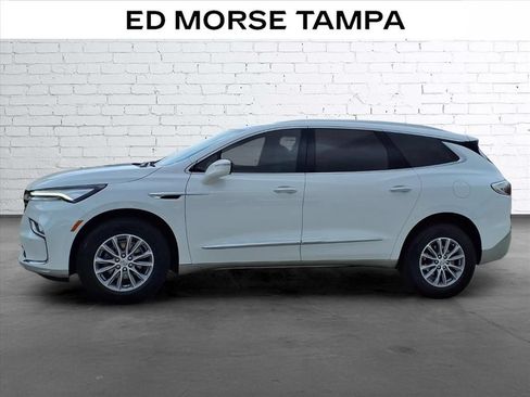 Used 2024 Buick Enclave Essence FWD image 2