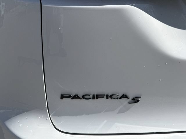 Used 2025 Chrysler Pacifica Limited FWD image 7