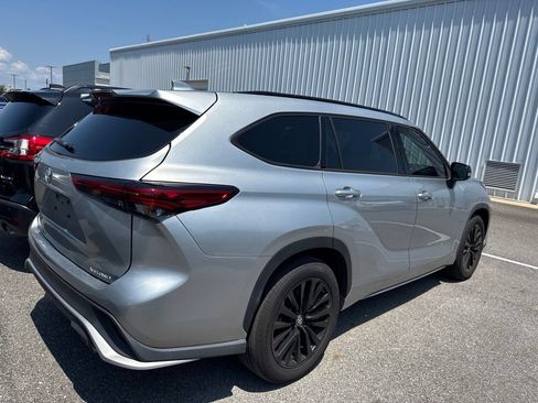 Used 2023 Toyota Highlander XSE AWD/4WD image 6