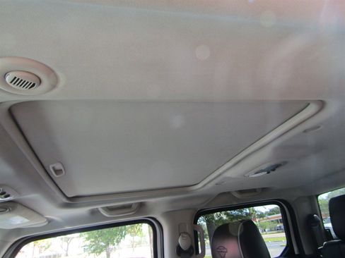 Used 2009 HUMMER H3T Alpha AWD/4WD image 12