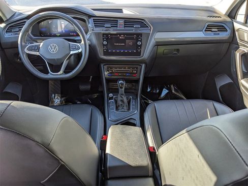 Certified 2023 Volkswagen Tiguan SE w/ Panoramic Sunroof Package image 11