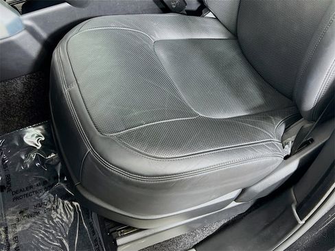 Used 2021 Land Rover Range Rover HSE image 19