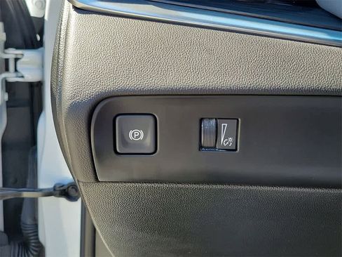 Used 2022 Buick Enclave Essence image 24