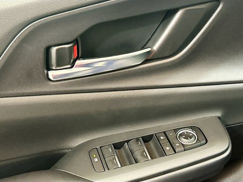 New 2026 Toyota Prius Plug-In Hybrid FWD image 15