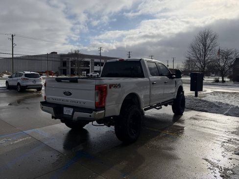 Used 2017 Ford F250 XLT w/ XLT Premium Package image 6