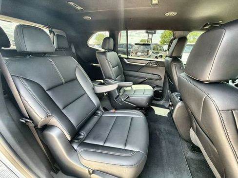 Certified 2026 GMC Acadia Elevation w/ Elevation Premium Package FWD image 26