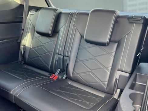 Used 2025 Volkswagen Atlas SE image 20