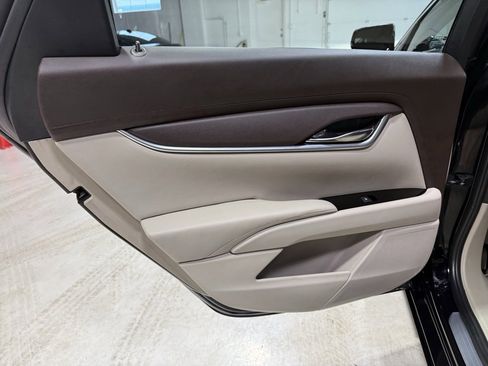 Used 2013 Cadillac XTS image 29